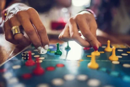 Handheld-Konsolen im Vergleich: Welche lohnt sich für unterwegs?