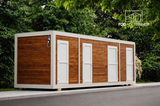In Parks, Freibädern und auf öffentlichen Marktplätzen müssen modulare Sanitärcontainer für Zeiten mit hohem Besucheraufkommen ausgelegt sein, etwa für Wochenenden, die Sommersaison oder Markttage. Als Betreiber eines öffentlichen Bereichs legst du in der Planungsphase die Anzahl der Kabinen, die Aufstellung der Container und die erforderliche Ausstattung entsprechend der geschätzten Nutzerzahl zu Spitzenzeiten fest.